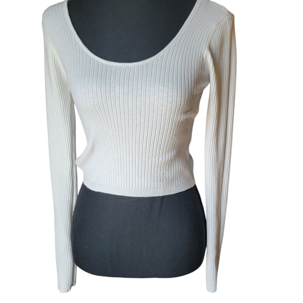 Love Tree Long-sleeve Croptop Medium Winter White Good Condition Stretchy Fit ♡♡